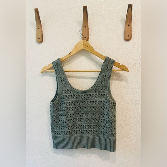 Old Navy Norfolk Pine Cropped Pointelle Knit Sweater Tank Top Size XS - Picture 2 of 4